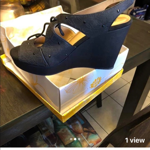 Yellow Box - Picture 2 of 2